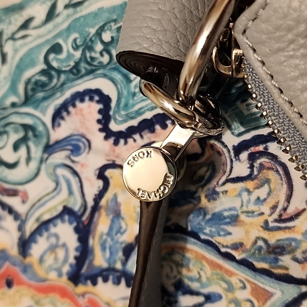 Michael Kors Frances Pebbled Leather Shoulder bag - Picture 8 of 12